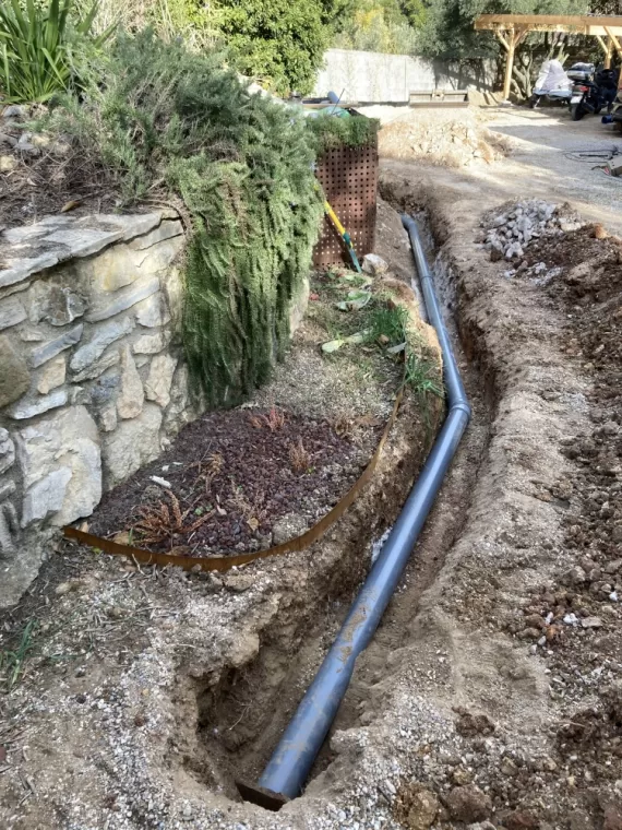 Tranchées pour raccordement de caniveaux, Clermont-l'Hérault, ABJ ENVIRONNEMENT