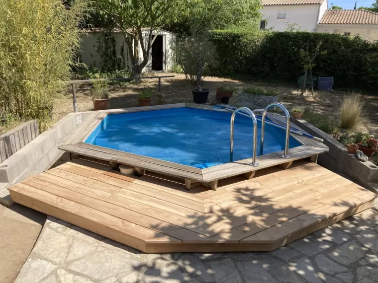 Rénovation de terrasse en bois autour d'une piscine à Pouzols