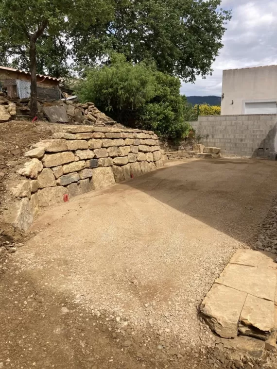 CRÉATION D'UN MUR DE SOUTÈNEMENT EN PIERRES À CLERMONT-L'HÉRAULT, Clermont-l'Hérault, ABJ ENVIRONNEMENT