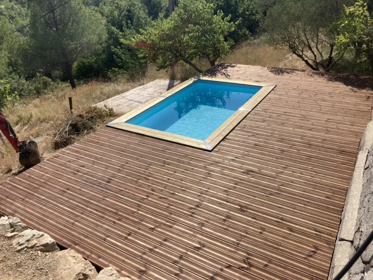 Pose d'une piscine bois hors sol + création d'une terrasse bois sur pilotis, Clermont-l'Hérault, ABJ ENVIRONNEMENT