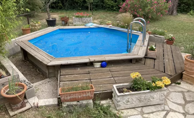 Rénovation de terrasse en bois autour d'une piscine à Pouzols