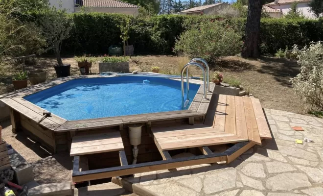 Rénovation de terrasse en bois autour d'une piscine à Pouzols