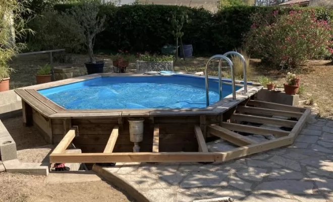 Rénovation de terrasse en bois autour d'une piscine à Pouzols