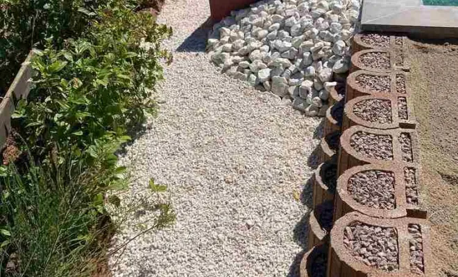 Aménagement d'un petit muret pour rehausser le terrain d'une maison à Clermont-l'Hérault, Clermont-l'Hérault, ABJ ENVIRONNEMENT