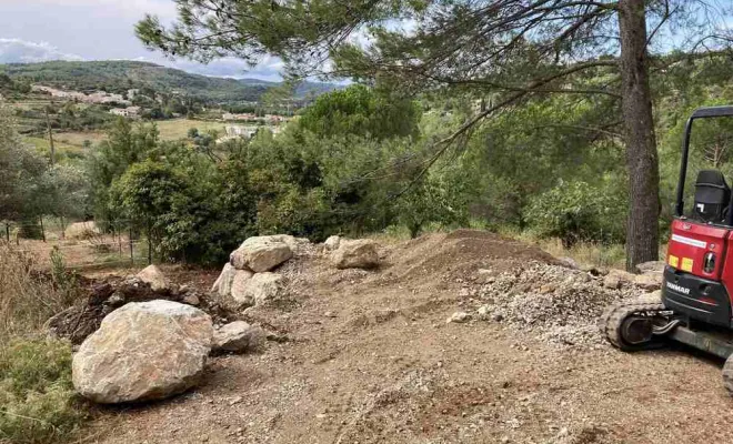 Création d'une terrasse aménagée avec brise-vue à Lodève, Clermont-l'Hérault, ABJ ENVIRONNEMENT