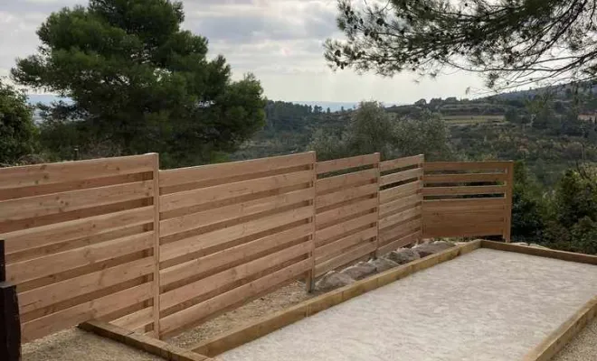 Création d'une terrasse aménagée avec brise-vue à Lodève, Clermont-l'Hérault, ABJ ENVIRONNEMENT