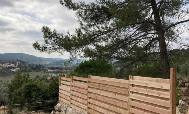 Création d'une terrasse aménagée avec brise-vue à Lodève, Clermont-l'Hérault, ABJ ENVIRONNEMENT
