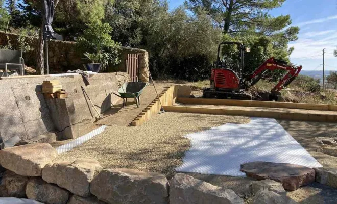 Création d'une terrasse aménagée avec brise-vue à Lodève, Clermont-l'Hérault, ABJ ENVIRONNEMENT