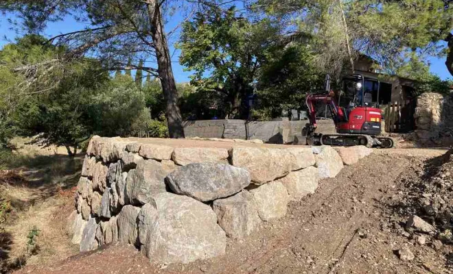 Création d'une terrasse aménagée avec brise-vue à Lodève, Clermont-l'Hérault, ABJ ENVIRONNEMENT
